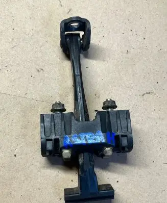Opel Astra H Rear door check strap stopper 13107851
