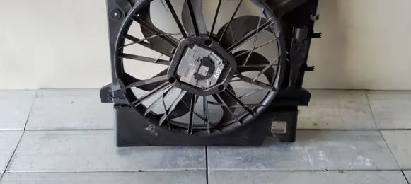 Volvo XC90 Radiator cooling fan shroud 