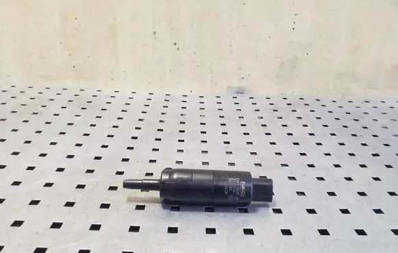 Ford Kuga II Headlight washer pump CV4413K082AA