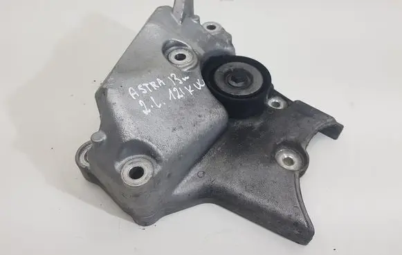 Opel Astra J Engine mounting bracket 55568812 428702815