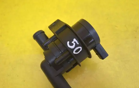 Volkswagen PASSAT B5.5 Electric auxiliary coolant/water pump