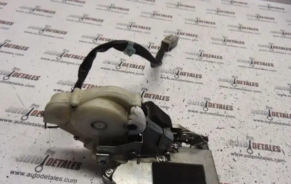 Honda CR-V Front door lock