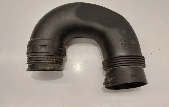 Volkswagen Golf VI Air intake hose/pipe 1K0129618BQ