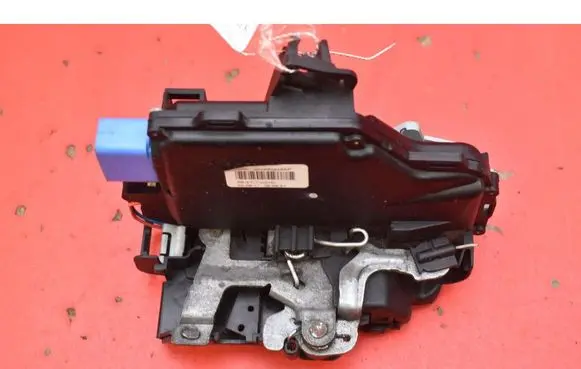 Skoda Octavia Mk2 (1Z) Front door lock 3D1837015AP