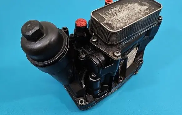 BMW 3 F30 F35 F31 Oil filter mounting bracket 70379327 IMPRK1586557