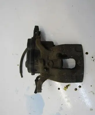 Honda HR-V Rear brake caliper 32353351