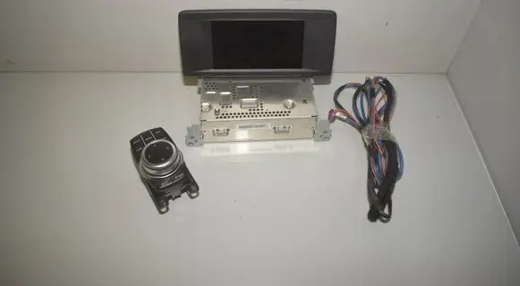 Radio/CD/DVD/GPS head unit