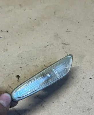 Front fender indicator light