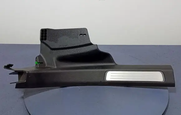 Foot area side trim