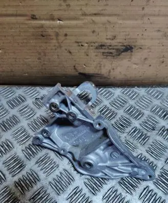 Opel Vivaro Engine mounting bracket 9808696880