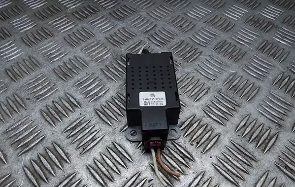 Volkswagen Golf VI Aerial antenna amplifier 5M0035570B