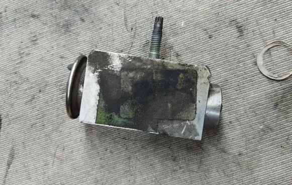 Ford Galaxy Air conditioning (A/C) expansion valve 9G9119849AA 324361