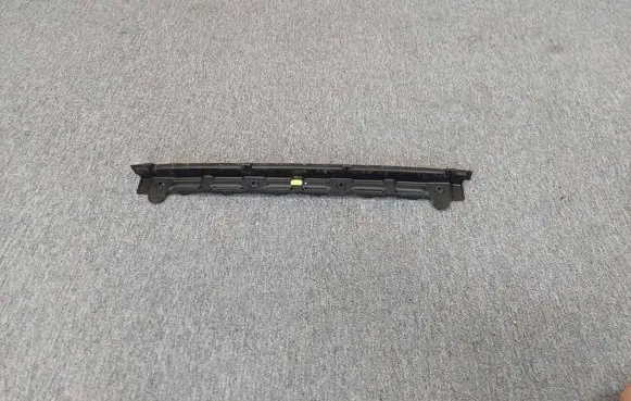 Rear bumper mounting bracket
