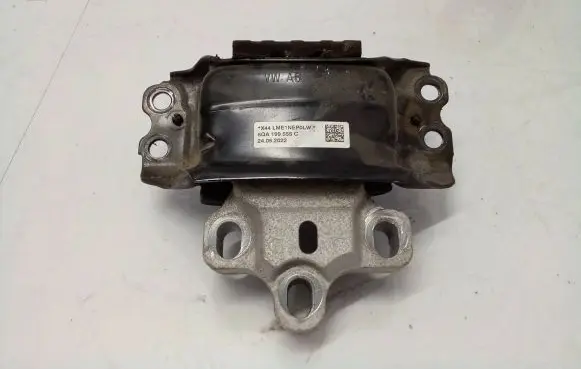 Volkswagen Tiguan Engine mount bracket 5QA199555