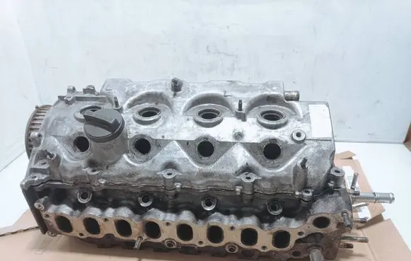 Toyota Avensis T250 Engine head 