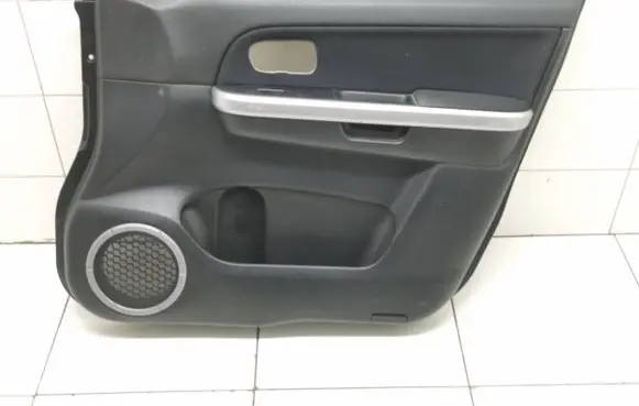 Suzuki Grand Vitara II Front door card panel trim 8371265j0