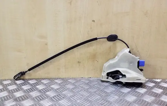 Volkswagen Golf Plus Rear door lock 7L0839016H