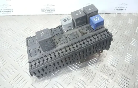 Volkswagen PASSAT B3 Fuse module 357937039