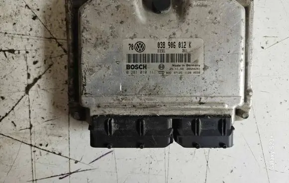 Volkswagen Golf IV Engine control unit/module 038906012K 28SA4241 0281010111
