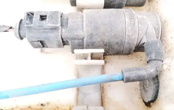 Mercedes-Benz C W203 Windscreen/windshield washer pump