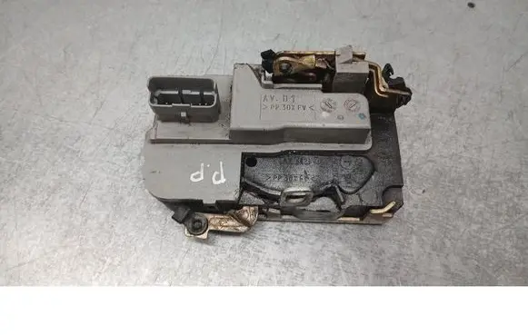 Peugeot 206 CC Front door lock 