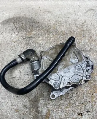 Volkswagen Transporter - Caravelle T5 Vacuum pump 03L145100