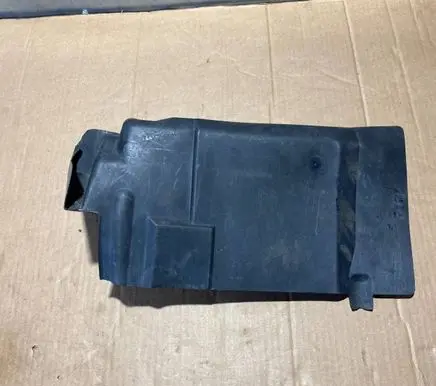 Mercedes-Benz E W124 Other engine bay part 1246261630