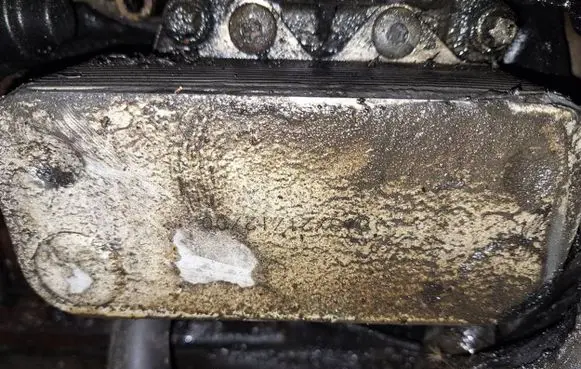 Engine oil radiator