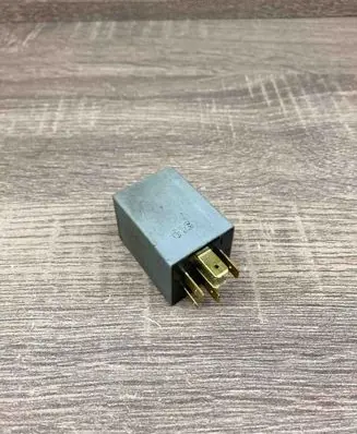 Opel Omega B1 Other relay 90493283 666