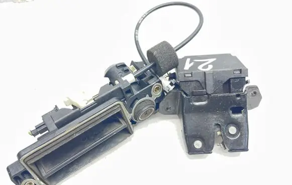 Mercedes-Benz E W211 Loading door lock A1717500085 A1717500185