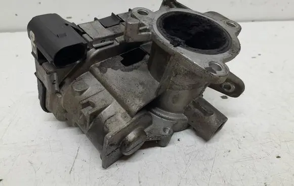 Fiat 500L Throttle valve 55213019