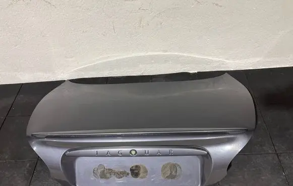 Jaguar XK8 - XKR Tailgate/trunk/boot lid