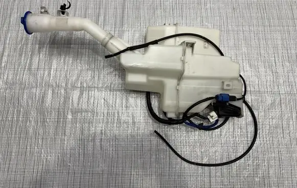 KIA Sportage Windshield washer fluid reservoir/tank 98613R2000