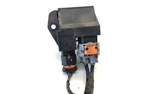 Peugeot 208 I Fan control module 98372A