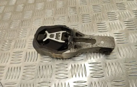 Citroen DS7 Crossback Engine mount bracket 9811786680
