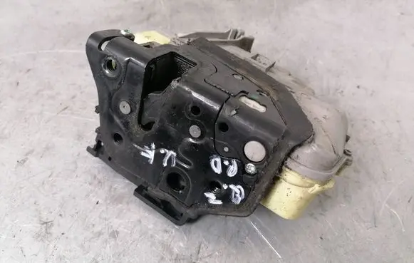 Audi Q7 4L Front door lock 3C2837016A