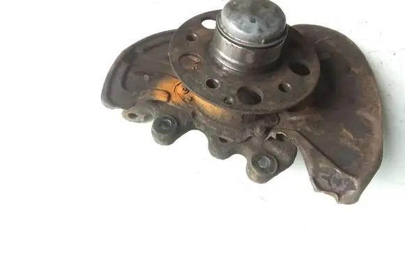 Mercedes-Benz C AMG W203 Front wheel hub spindle knuckle 20901