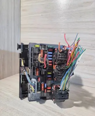 Peugeot 5008 BSM Control unit 9667044980 BSMR02