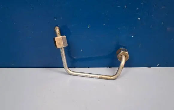 Volkswagen PASSAT B6 Fuel injector supply line/pipe 03L130301H