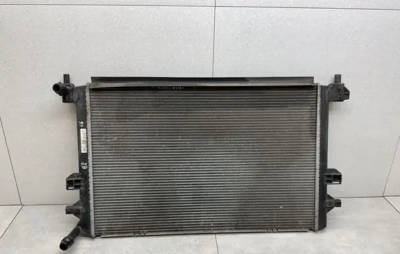 Volkswagen PASSAT B8 Coolant radiator 5Q0121251GB