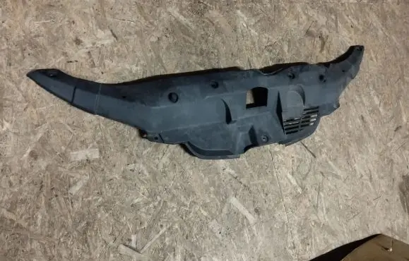 Engine bonnet/hood lock trim molding