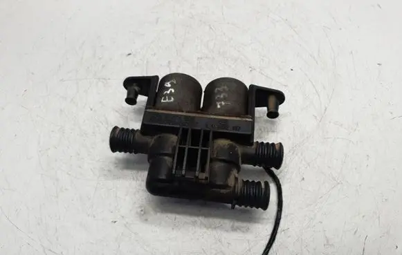 BMW 5 E39 Coolant heater control valve 8374995 64128374995