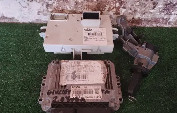 Alfa Romeo Giulietta Engine control unit/module 0281015951 474580SBM 51903003