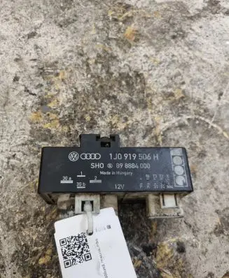 Volkswagen Golf IV Coolant fan relay 1J0919506H