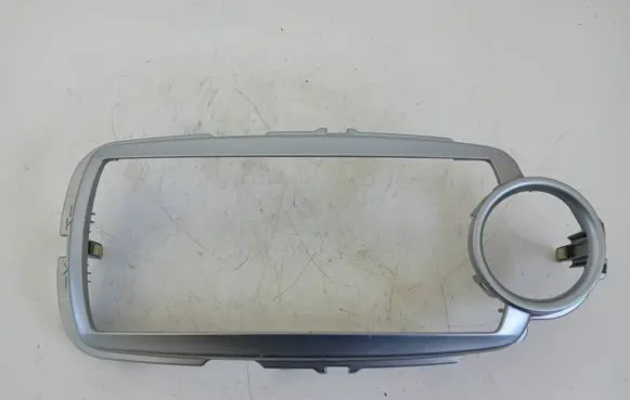 Toyota Yaris Radio/GPS head unit trim 864510D010
