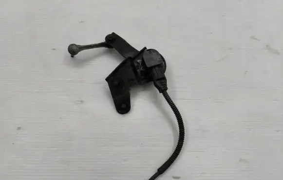 Subaru Forester SJ Headlight/headlamp level sensor 5F1822