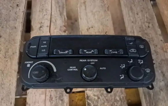 Chrysler Voyager Climate control unit P05005004AG