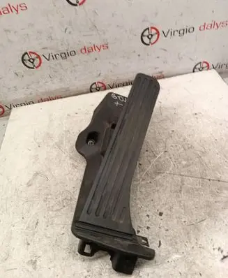 Volkswagen Golf Plus Accelerator throttle pedal 1K1723503M 6PV00889001