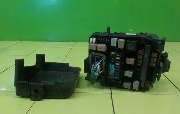 Hyundai i40 Fuse box set 912033Z560 BEZPIECZNIKOW