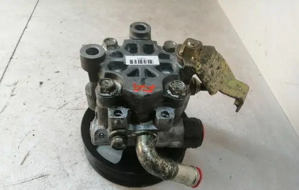 Toyota Avensis T250 Power steering pump 32100